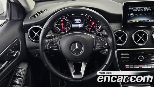 Mercedes-Benz GLA-Class GLA220