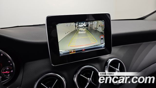 Mercedes-Benz GLA-Class GLA220