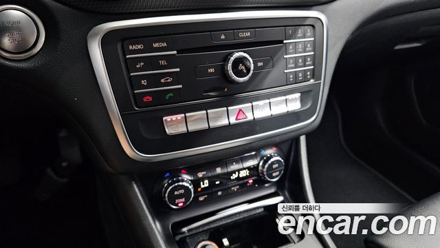 Mercedes-Benz GLA-Class GLA220