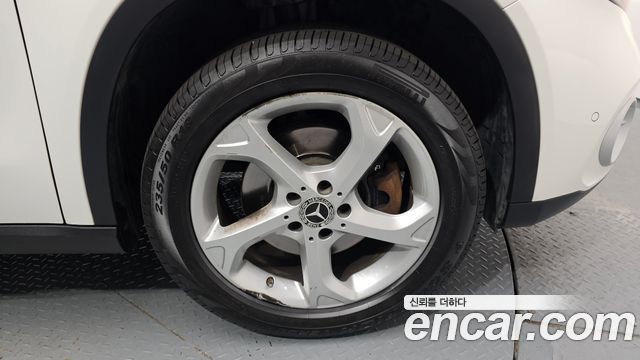 Mercedes-Benz GLA-Class GLA220