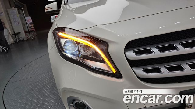 Mercedes-Benz GLA-Class GLA220