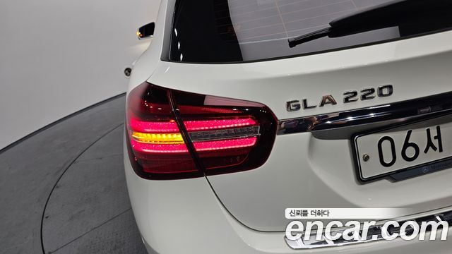 Mercedes-Benz GLA-Class GLA220