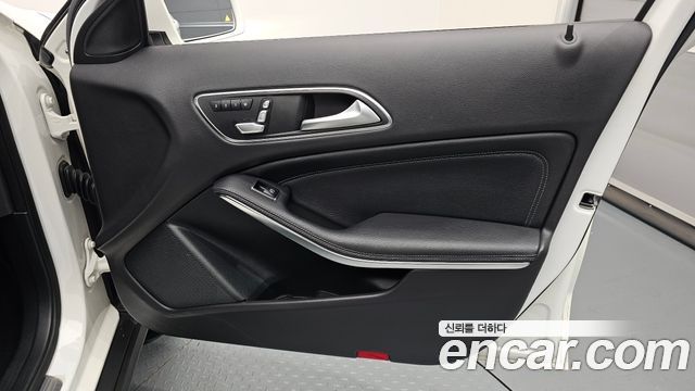 Mercedes-Benz GLA-Class GLA220