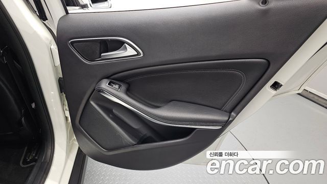 Mercedes-Benz GLA-Class GLA220
