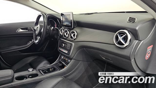 Mercedes-Benz GLA-Class GLA220