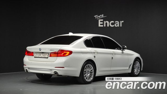BMW 5-Series 520i Luxury