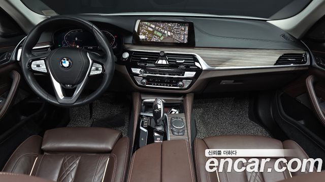 BMW 5-Series 520i Luxury