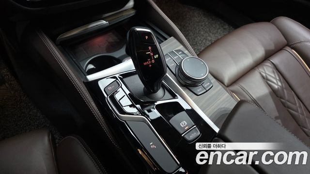 BMW 5-Series 520i Luxury