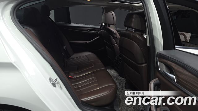 BMW 5-Series 520i Luxury