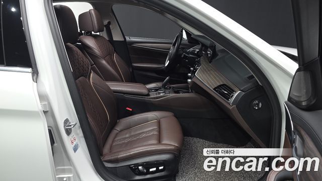 BMW 5-Series 520i Luxury