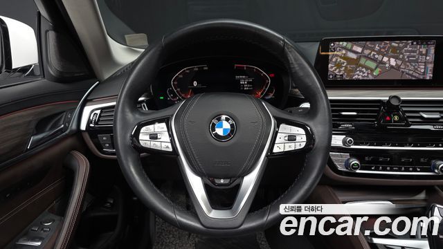 BMW 5-Series 520i Luxury