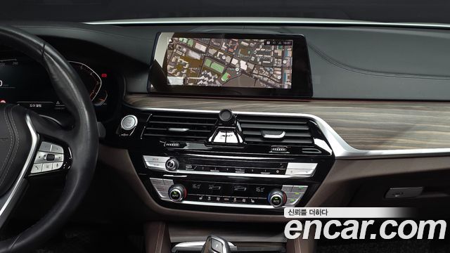 BMW 5-Series 520i Luxury
