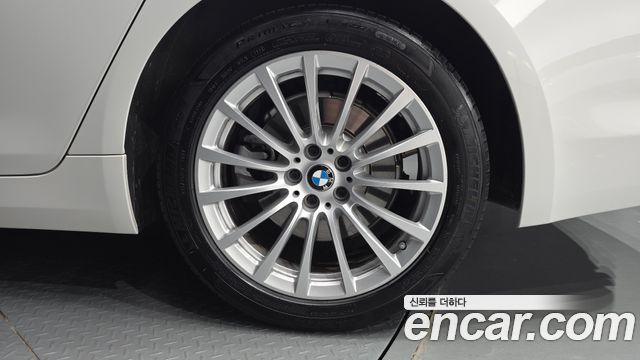 BMW 5-Series 520i Luxury