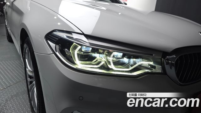 BMW 5-Series 520i Luxury