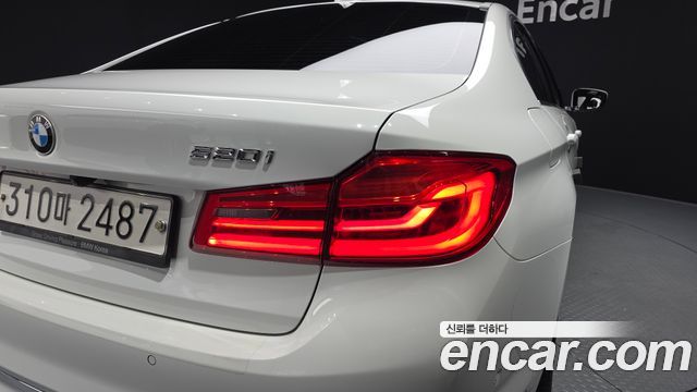 BMW 5-Series 520i Luxury