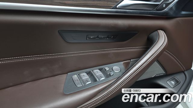 BMW 5-Series 520i Luxury