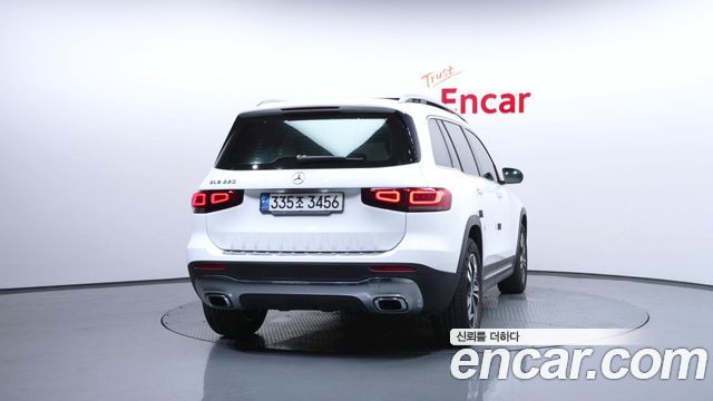 Mercedes-Benz GLB-Class GLB220