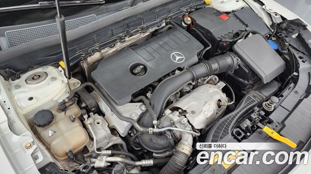 Mercedes-Benz GLB-Class GLB220