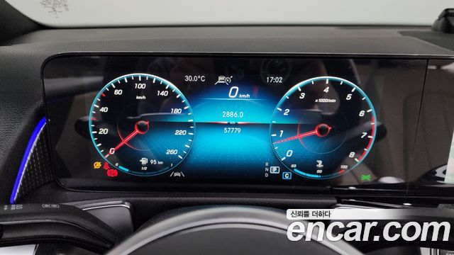 Mercedes-Benz GLB-Class GLB220
