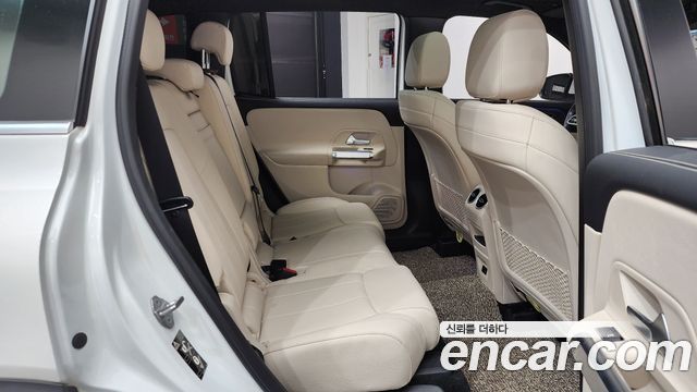 Mercedes-Benz GLB-Class GLB220