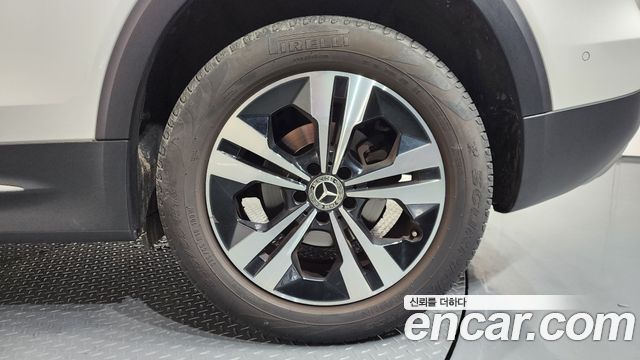 Mercedes-Benz GLB-Class GLB220