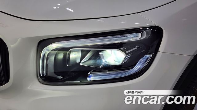 Mercedes-Benz GLB-Class GLB220