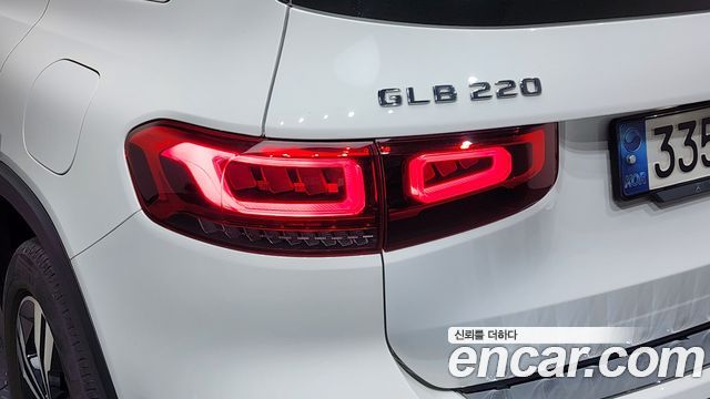 Mercedes-Benz GLB-Class GLB220