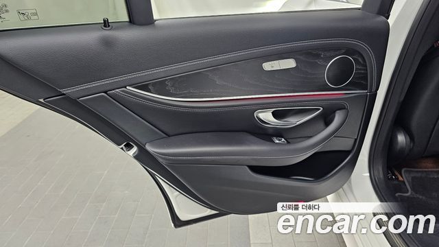 Mercedes-Benz E-Class E220d 4MATIC AMG Line