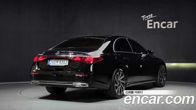 Mercedes-Benz E-Class E300 4MATIC Exclusive