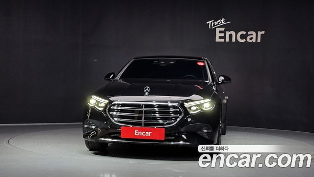 Mercedes-Benz E-Class E300 4MATIC Exclusive