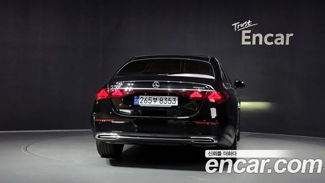 Mercedes-Benz E-Class E300 4MATIC Exclusive