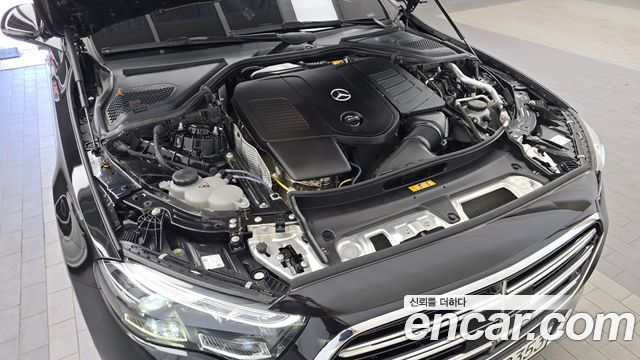 Mercedes-Benz E-Class E300 4MATIC Exclusive