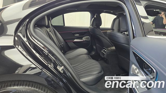Mercedes-Benz E-Class E300 4MATIC Exclusive
