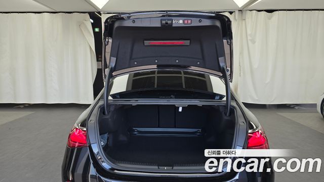 Mercedes-Benz E-Class E300 4MATIC Exclusive