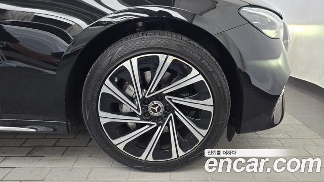 Mercedes-Benz E-Class E300 4MATIC Exclusive