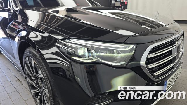Mercedes-Benz E-Class E300 4MATIC Exclusive