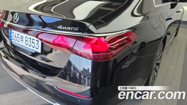 Mercedes-Benz E-Class E300 4MATIC Exclusive