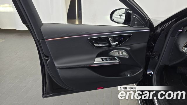 Mercedes-Benz E-Class E300 4MATIC Exclusive