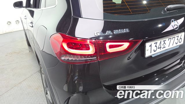 Mercedes-Benz GLA-Class GLA250 4MATIC