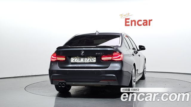 BMW 3-Series 330i M Sport Shadow