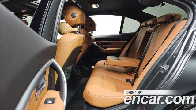 BMW 3-Series 330i M Sport Shadow