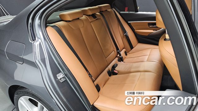 BMW 3-Series 330i M Sport Shadow