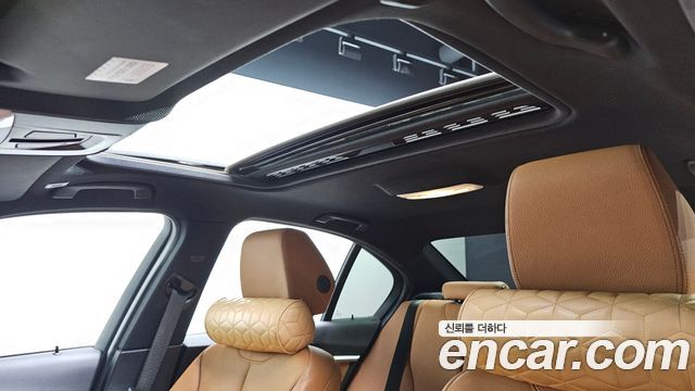 BMW 3-Series 330i M Sport Shadow