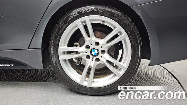BMW 3-Series 330i M Sport Shadow
