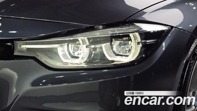 BMW 3-Series 330i M Sport Shadow