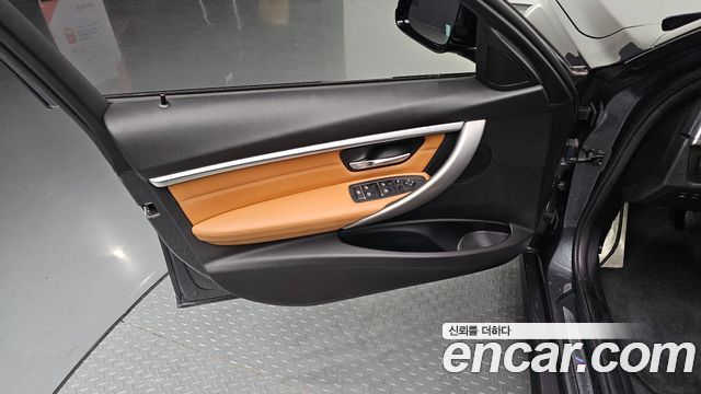 BMW 3-Series 330i M Sport Shadow