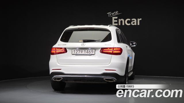 Mercedes-Benz GLC-Class GLC300 4MATIC AMG Line