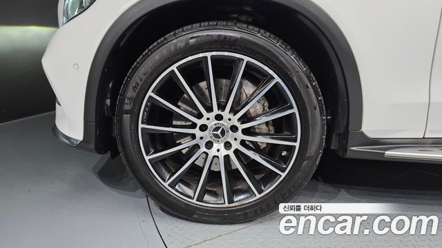 Mercedes-Benz GLC-Class GLC300 4MATIC AMG Line
