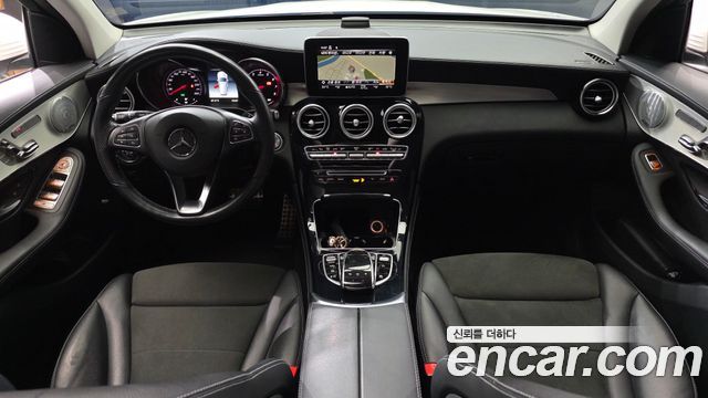 Mercedes-Benz GLC-Class GLC300 4MATIC AMG Line