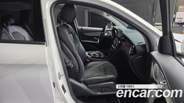 Mercedes-Benz GLC-Class GLC300 4MATIC AMG Line